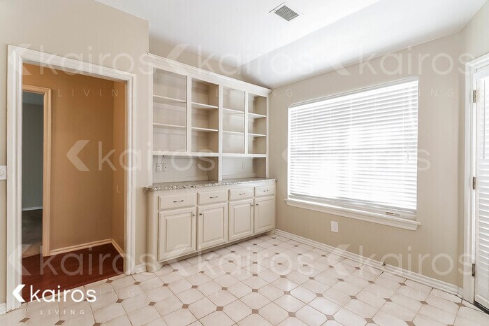 Building Photo - 1320 SW 121st Pl