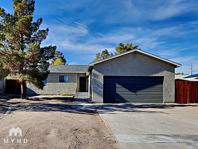 Building Photo - 545 Truffles St