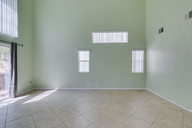 Building Photo - GORGEOUS OPEN FLOORPLAN*GATED COMMUNITY*COMMUNITY POOL AND SPA*