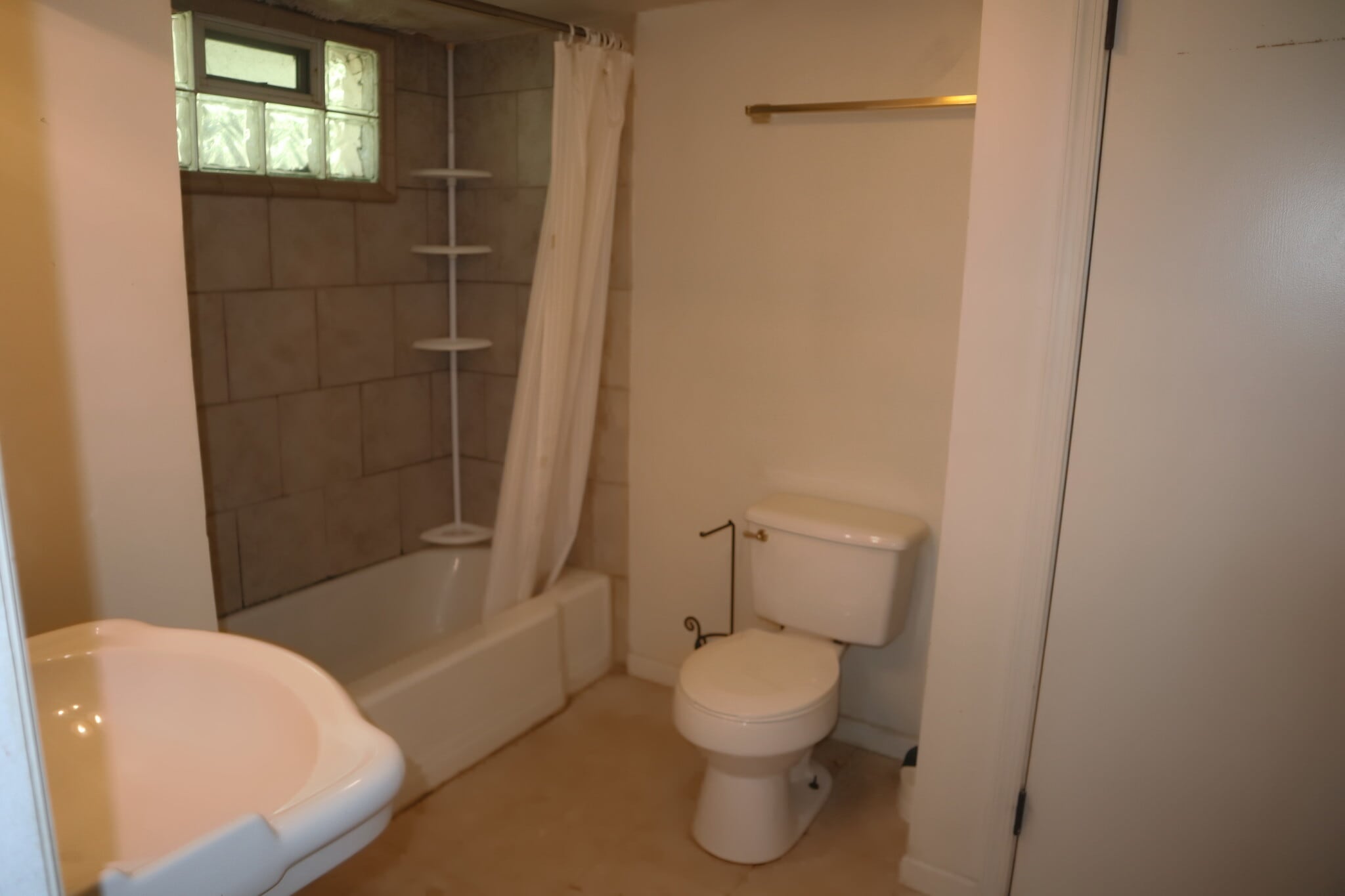 Building Photo - 629 Woodlawn Ave