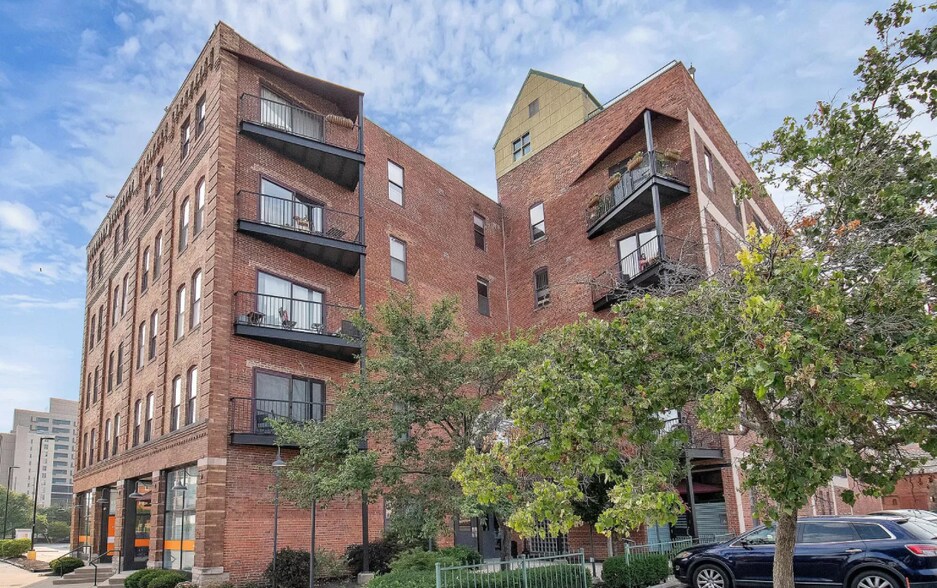 Building Photo - 432 E. Rich St