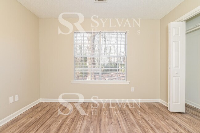 Building Photo - Prepare to be impressed by this 3 bedroom, 2 bathroom home