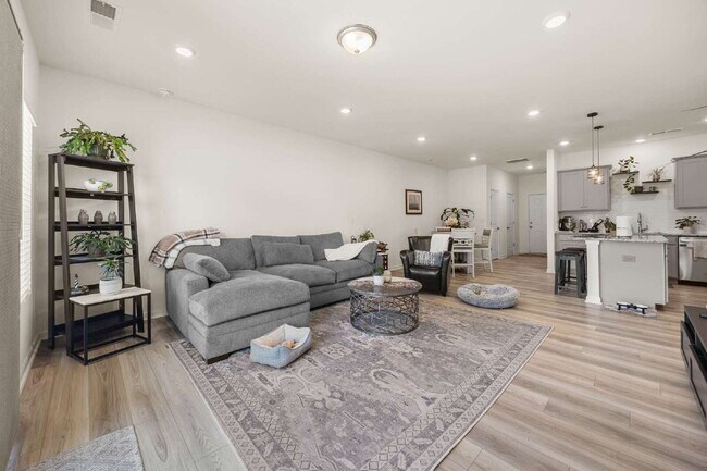 Building Photo - "Charming 3-Bed Townhouse with Granite Touches & Garage in Concord!"