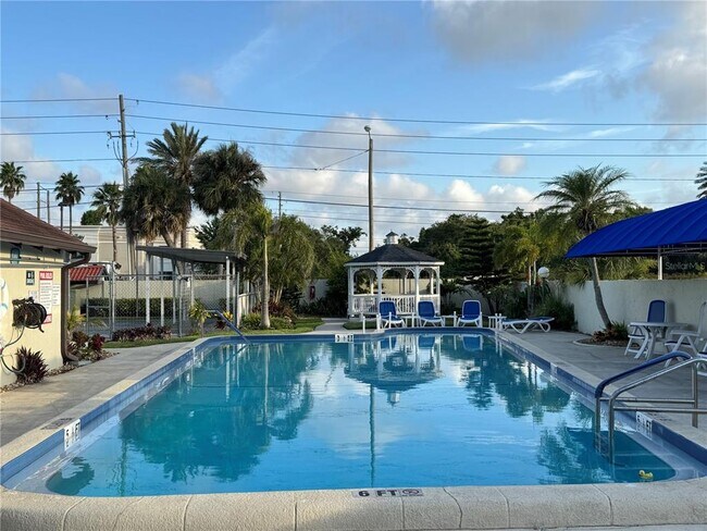 Building Photo - 1100 E Bay Dr