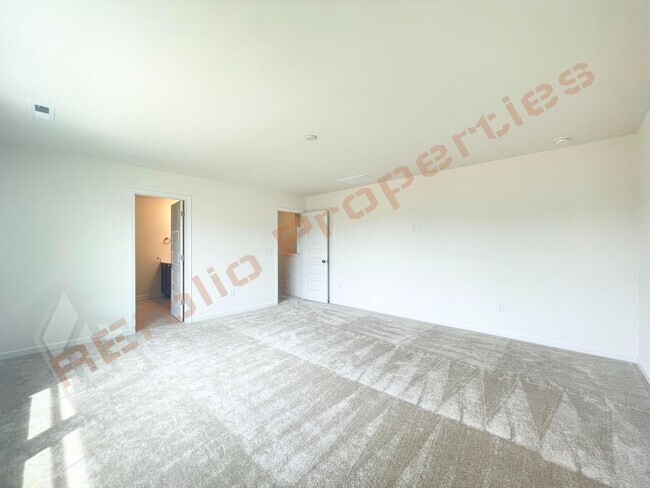 Building Photo - Gorgeous 5 Bedroom, 2.5 Bath Home with Fir...