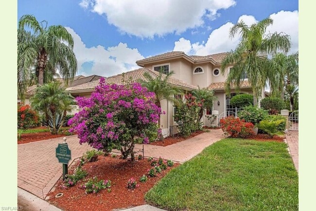 Building Photo - Pool Home Conveniently Located in The Stra...