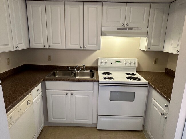 Updated white kitchen - 8864 Flamingo Ct