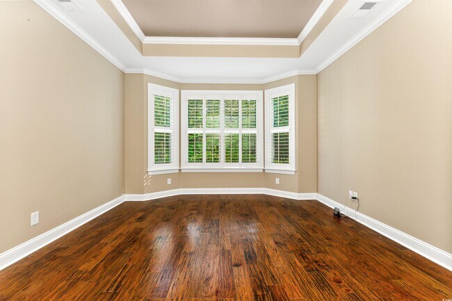 Building Photo - 1592 Buckingham Ave