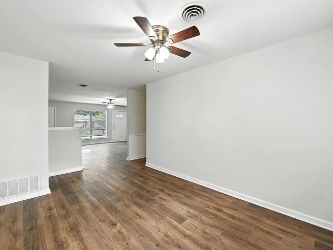 Building Photo - 117 Yorkshire Dr
