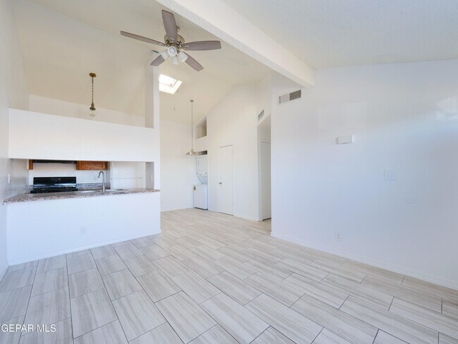 Building Photo - 1901 Lake Omega St