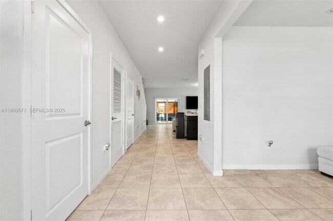 Building Photo - 610 NW 11th St