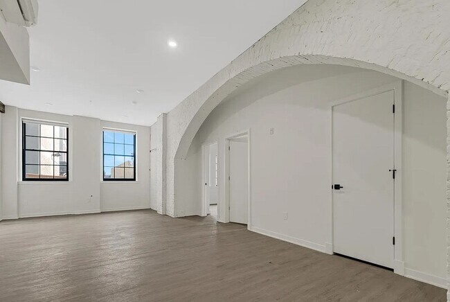 Building Photo - 500 N 13th St
