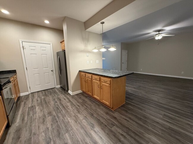 Building Photo - Beautiful 2 Bedroom Condo in Dorsey Village