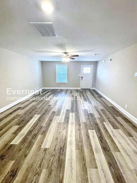 Building Photo - 1135 Eagle's View Dr