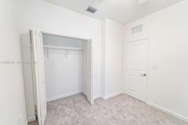 Building Photo - 2620 SE 28th Dr