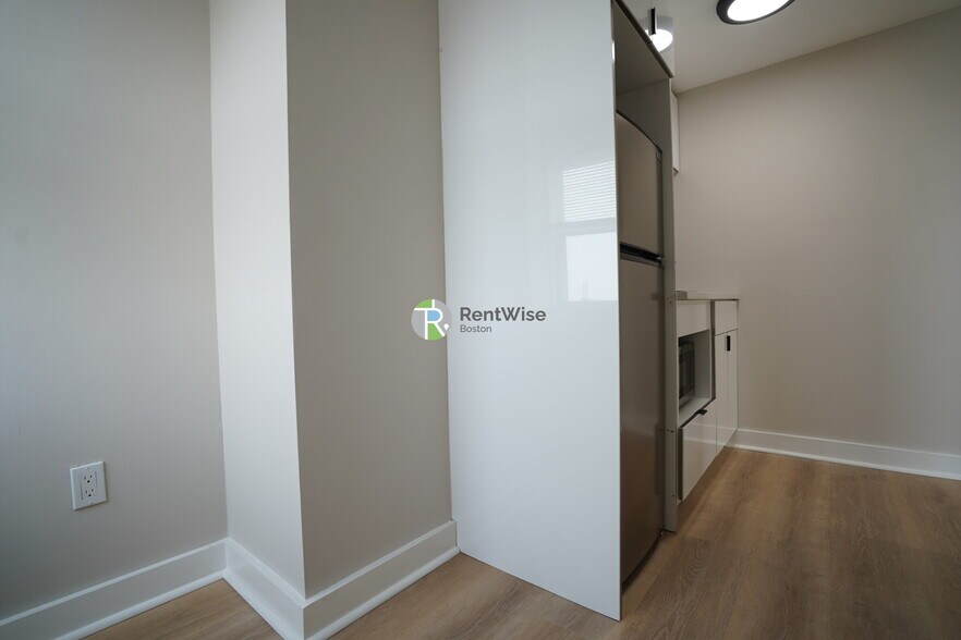 Building Photo - 142 Dorchester St