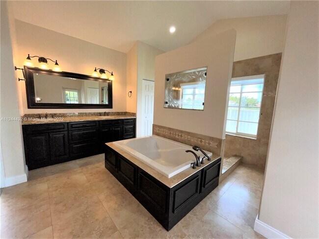 Building Photo - 1127 Laguna Springs Dr