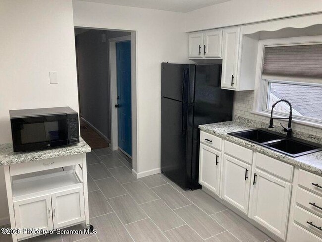 Building Photo - 127 N Lincoln Ave