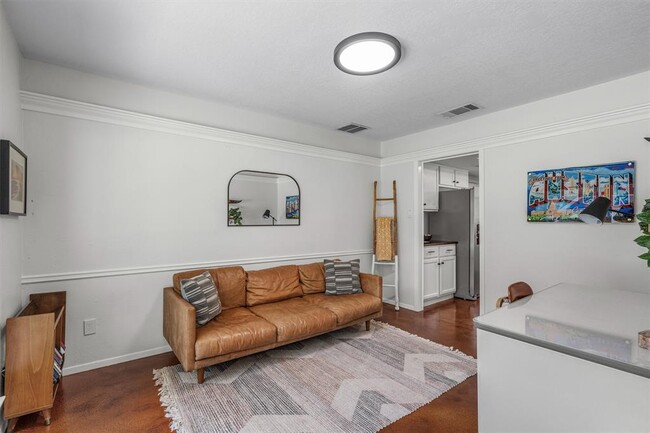 Building Photo - 1602 Rock Creek Dr