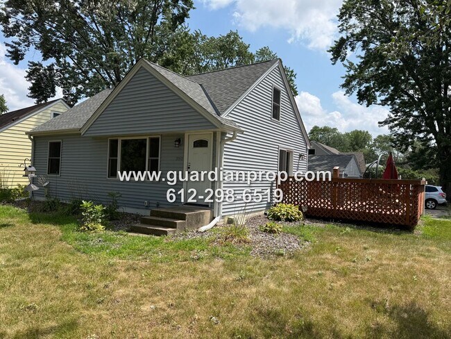 Building Photo - Blaine House on Large Corner Lot, Updated Kitchen & Baths, Family Room, Private Deck Area