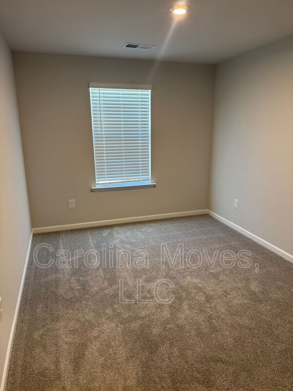 Building Photo - 166 Randwick Ln