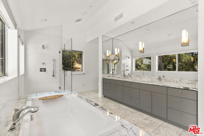 Building Photo - 1500 Rustic Ln