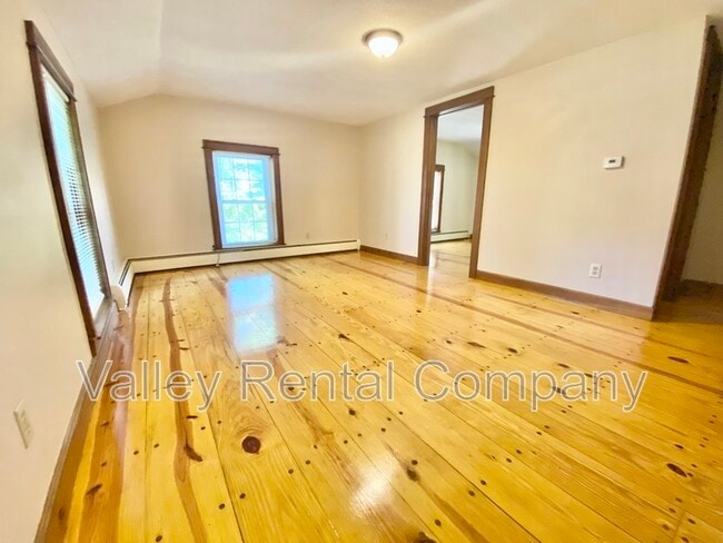 Building Photo - 37 Middle St