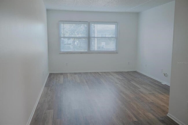 Building Photo - 1902 Honour Rd