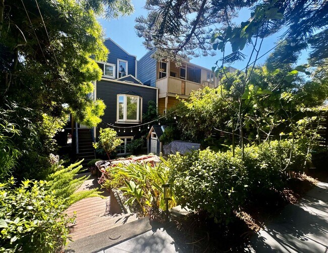 Building Photo - 1914 Golden Gate Ave