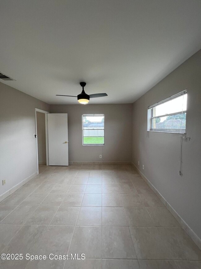 Building Photo - 880 Brunswick Ln