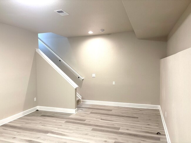 Building Photo - Stunning 4 bed 2 bath rental near Regis in...