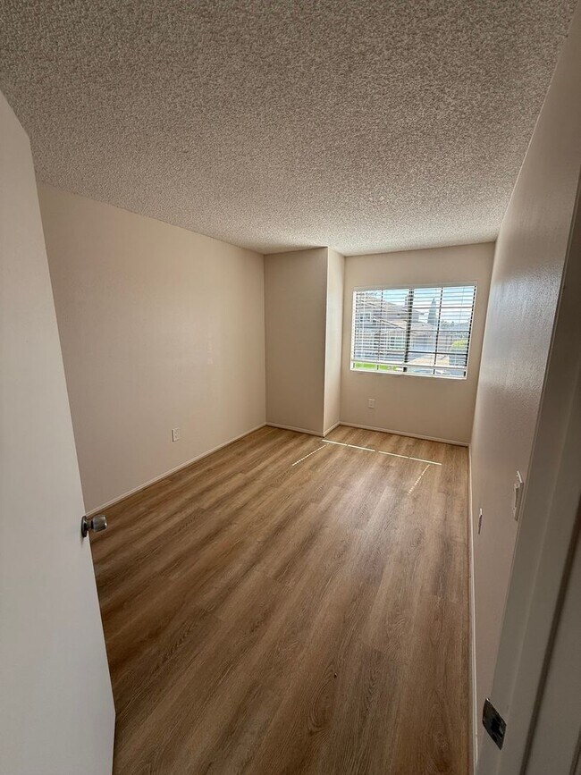 Building Photo - Wonderful 4 Bedroom 2-story Townhome in "F...