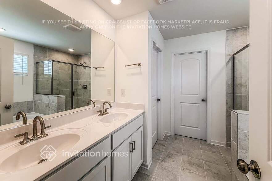 Building Photo - 263 W Millbrook Dr