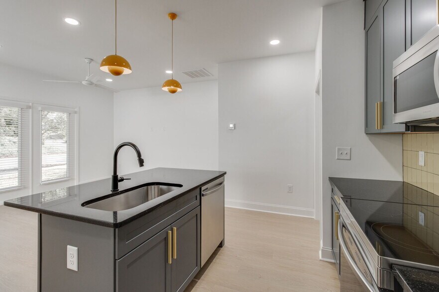 Building Photo - 133 Harden St