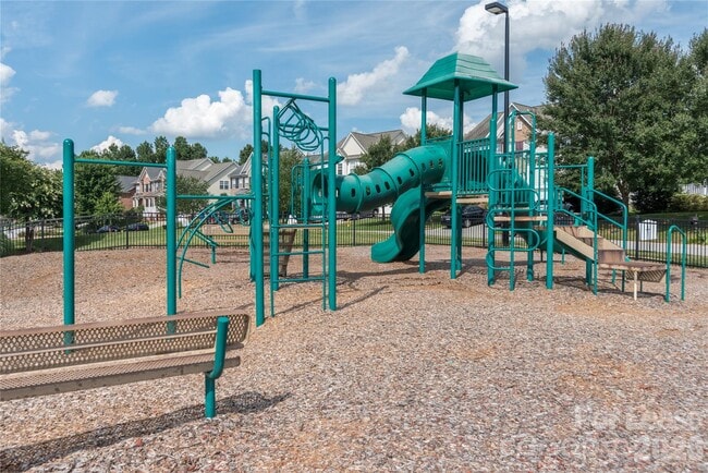 Building Photo - 106 Clarendon St