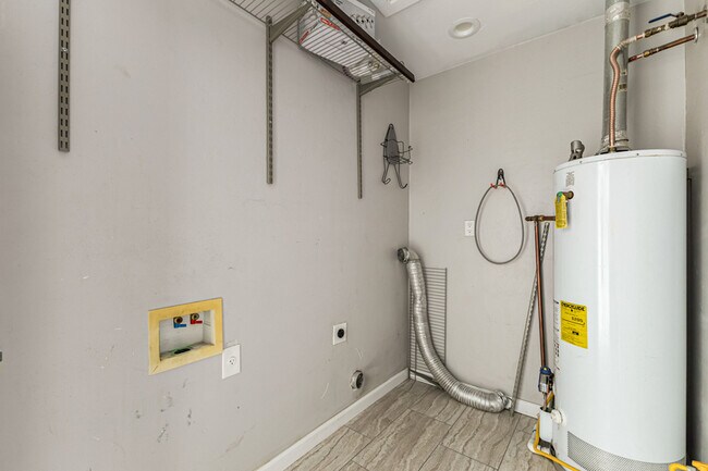 Building Photo - 1310 W Romo Jones St