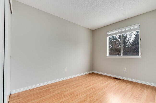 Building Photo - 1458 Sunnyside St