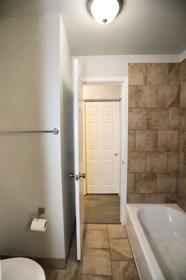 Building Photo - Updated & Clean 2BR Condo - Utilities Included - Laundry, Parking & Pool
