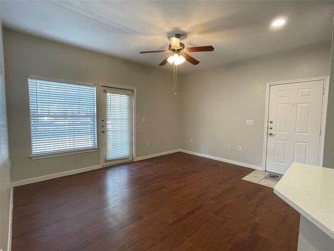 Building Photo - 2320 Gracy Farms Ln