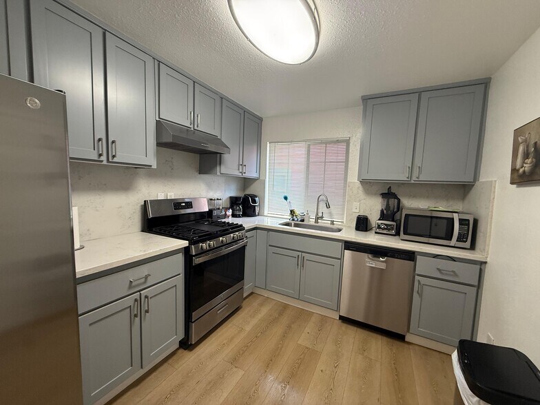 Shared Kitchen - 4101 4th Ave