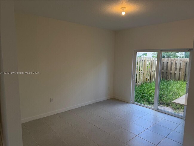 Building Photo - 2876 SE 25th Ave