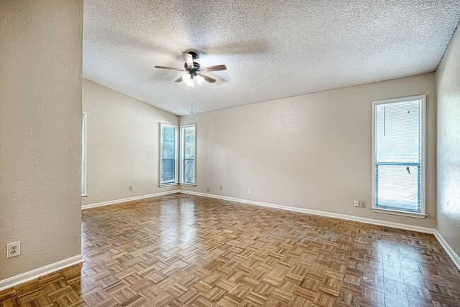 Building Photo - Cozy 3/2/2 home in Eanes ISD!