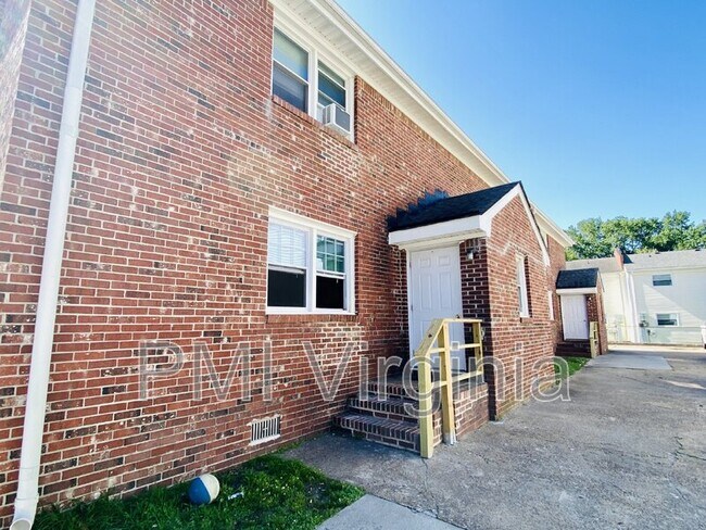 Building Photo - 417 E Little Creek Rd