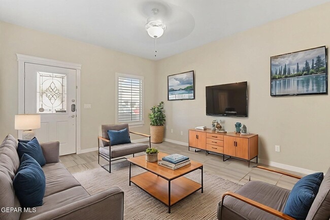 Building Photo - 14832 Sunny Land Ave