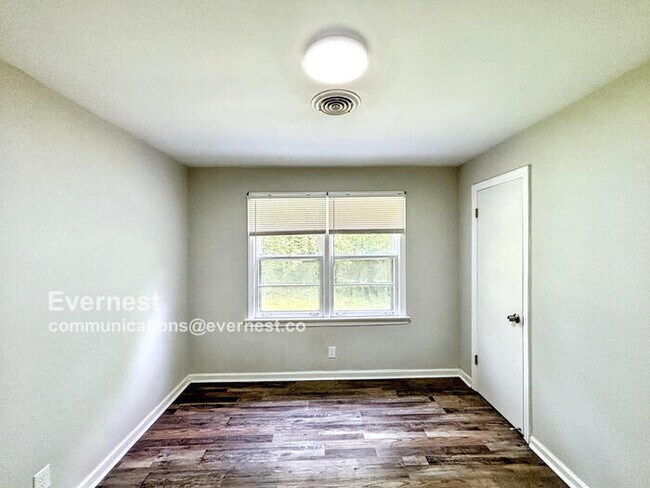 Building Photo - Charming 4-Bedroom Home with Comfort and O...