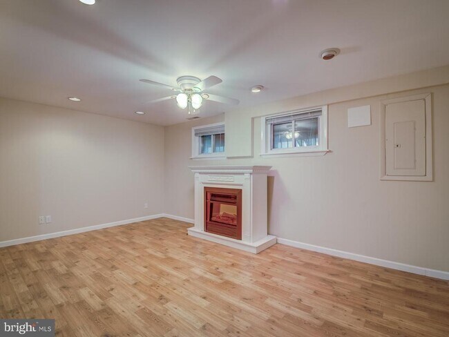 Building Photo - 514 S Henry St