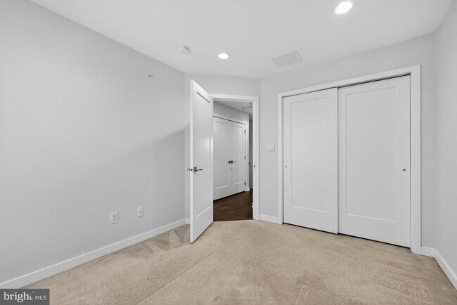 Building Photo - 11 Hedley Ln