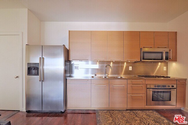 Building Photo - 257 S Spring St
