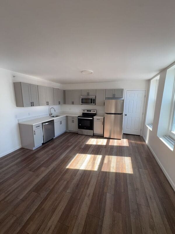 Building Photo - 730 N Main St