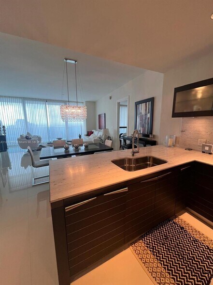 Building Photo - 200 Biscayne Boulevard Way